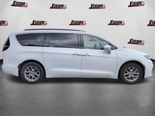 2022 Chrysler Pacifica Touring-L