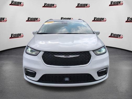 2022 Chrysler Pacifica Touring-L