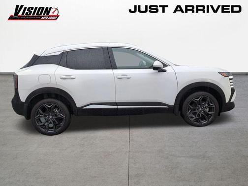Aspen White Tri 2025 Nissan Kicks SR