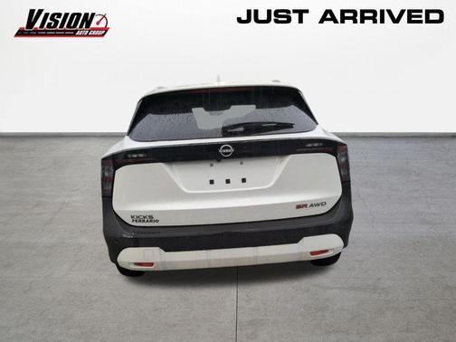 Aspen White Tri 2025 Nissan Kicks SR