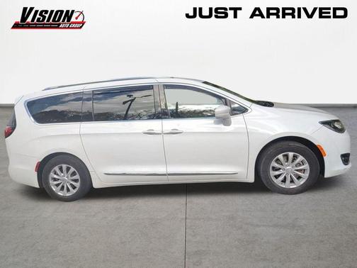 2018 Chrysler Pacifica Touring-L