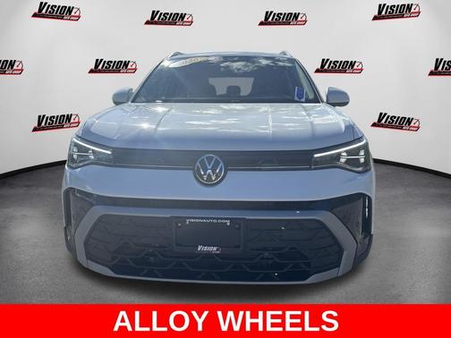Pure White 2026 Volkswagen Taos 1.5T SE