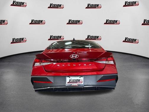 2024 Hyundai ELANTRA SE