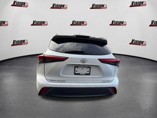 Wind Chill Pearl 2022 Toyota Highlander XLE