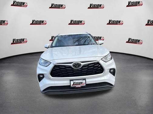 Wind Chill Pearl 2022 Toyota Highlander XLE