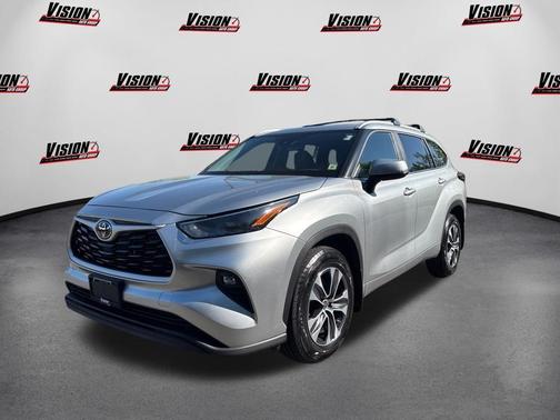 Celestial Silver Metallic 2023 Toyota Highlander XLE