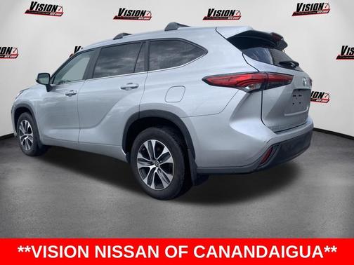 Celestial Silver Metallic 2023 Toyota Highlander XLE
