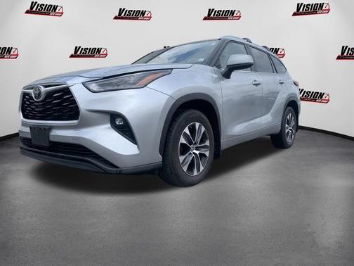 Celestial Silver Metallic 2023 Toyota Highlander XLE
