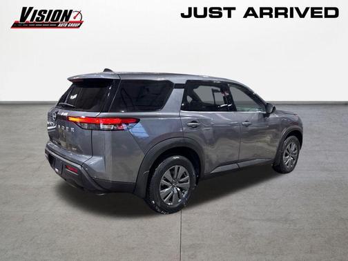 2025 Nissan Pathfinder S