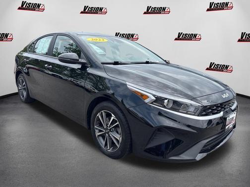 Aurora Black Pearl 2023 Kia Forte LXS