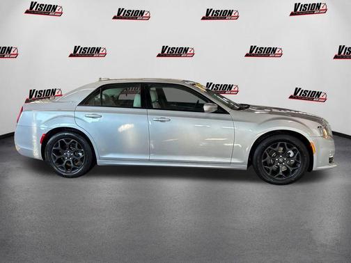 2022 Chrysler 300 Touring L