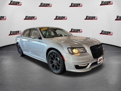 2022 Chrysler 300 Touring L