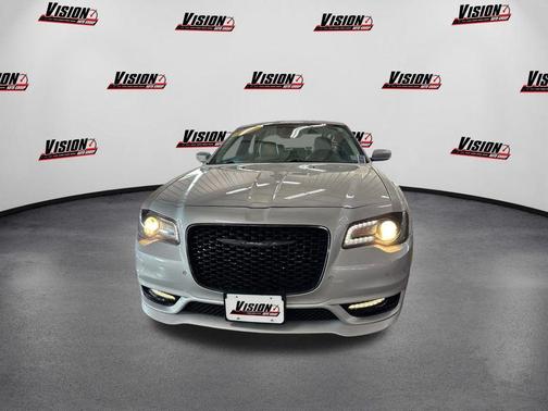 2022 Chrysler 300 Touring L