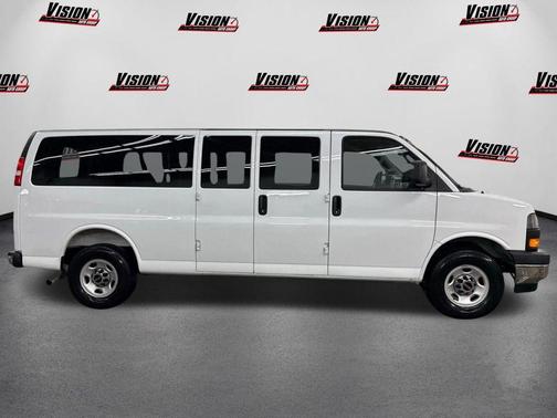2025 GMC Savana 3500 LT