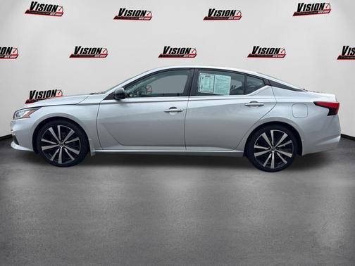 Brilliant Silver Metallic 2021 Nissan Altima 2.5 SR