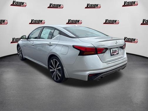 Brilliant Silver Metallic 2021 Nissan Altima 2.5 SR