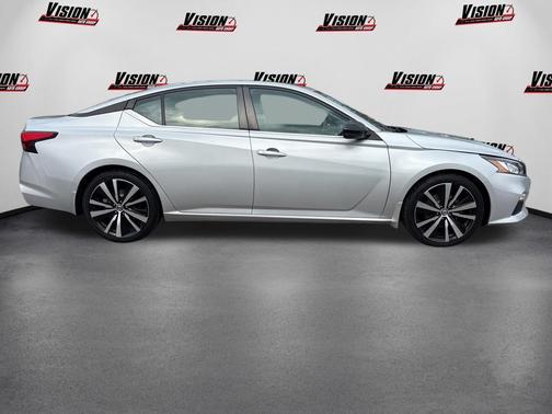 Brilliant Silver Metallic 2021 Nissan Altima 2.5 SR