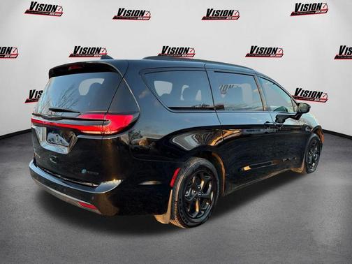 2025 Chrysler Pacifica Hybrid Select
