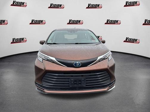 2021 Toyota Sienna LE
