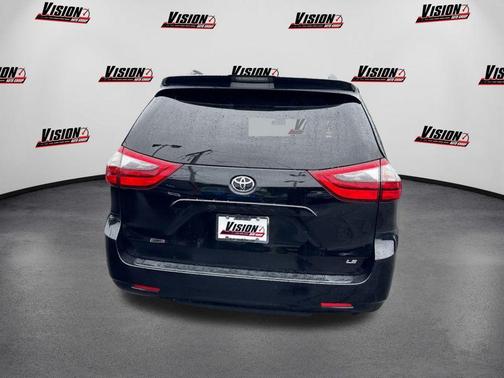 2020 Toyota Sienna LE