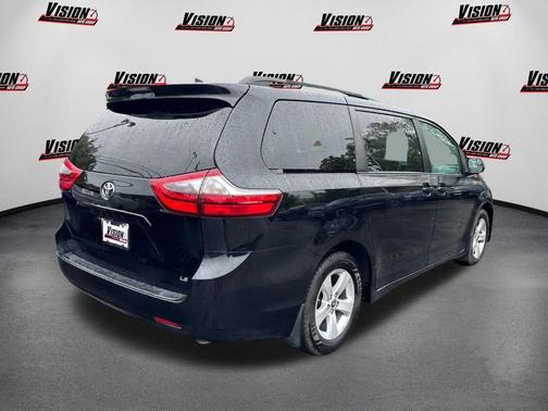 2020 Toyota Sienna LE