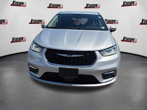 Silver Mist Clearcoat 2023 Chrysler Pacifica Touring-L