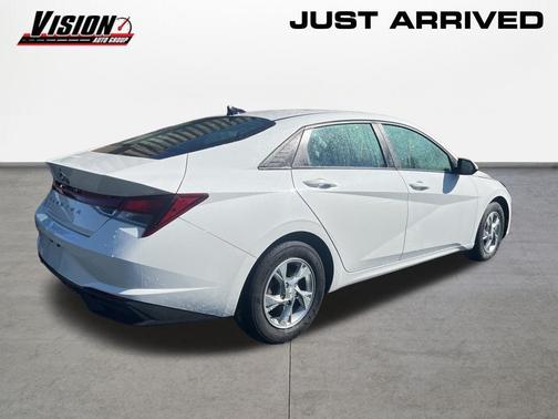 White Pearl 2023 Hyundai ELANTRA SE
