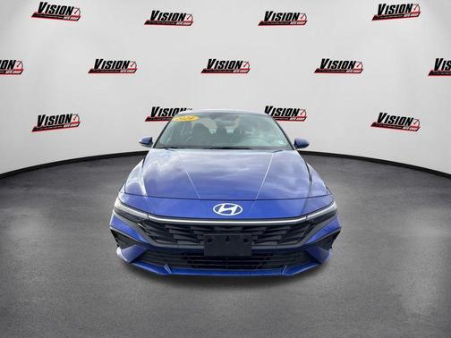 2024 Hyundai ELANTRA SE