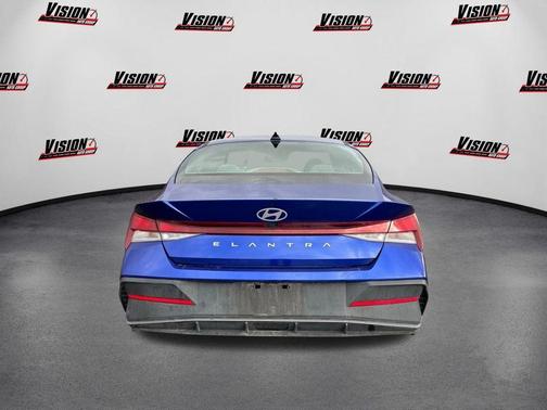 2024 Hyundai ELANTRA SE