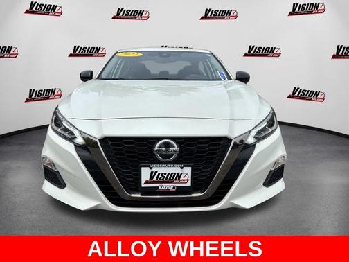 White 2022 Nissan Altima 2.5 SR