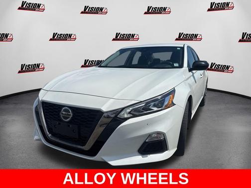 White 2022 Nissan Altima 2.5 SR