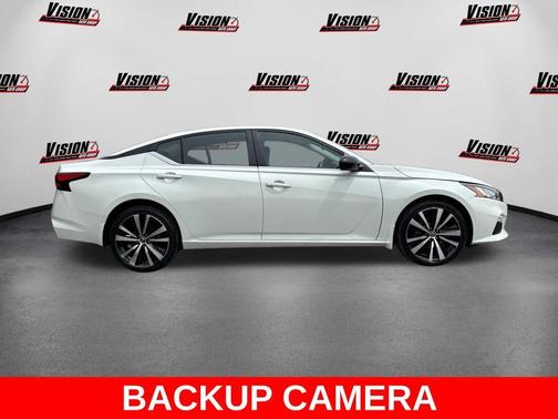 White 2022 Nissan Altima 2.5 SR