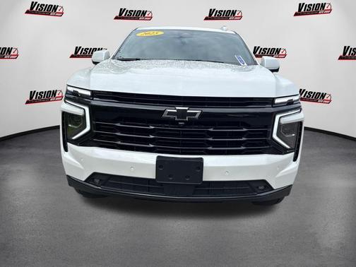 Iridescent Pearl Tricoat 2025 Chevrolet Tahoe RST