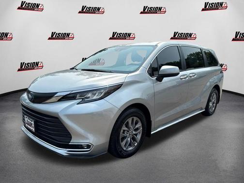 2022 Toyota Sienna XLE