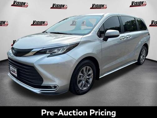 2022 Toyota Sienna XLE