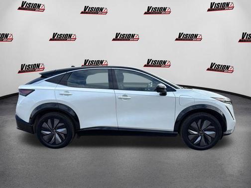 2 Tone White / Black Roof 2023 Nissan ARIYA VENTURE+