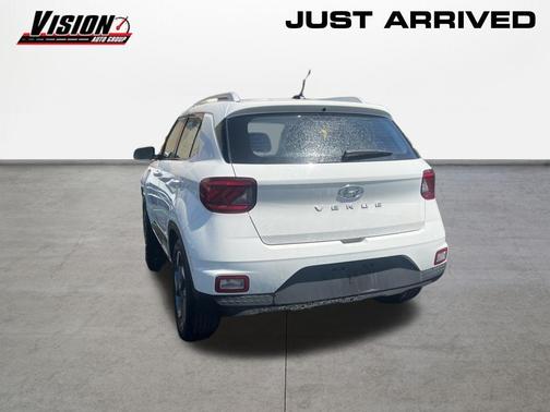 Lunar White 2024 Hyundai VENUE SEL