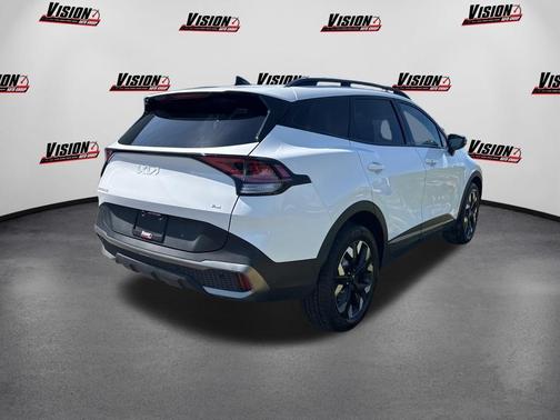 Glacial White Pearl 2023 Kia Sportage X-Line