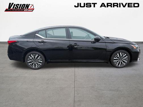 Super Black Clearcoat 2026 Nissan Altima SV