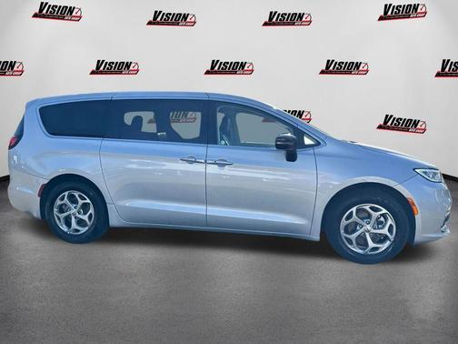 Silver Mist Clearcoat 2024 Chrysler Pacifica Limited