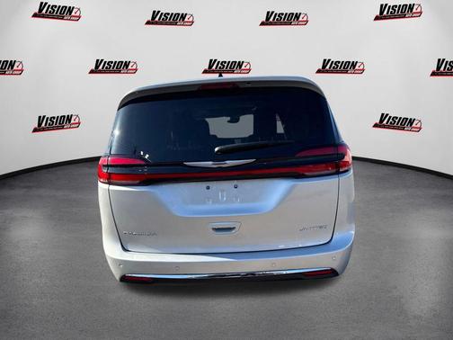 Silver Mist Clearcoat 2024 Chrysler Pacifica Limited