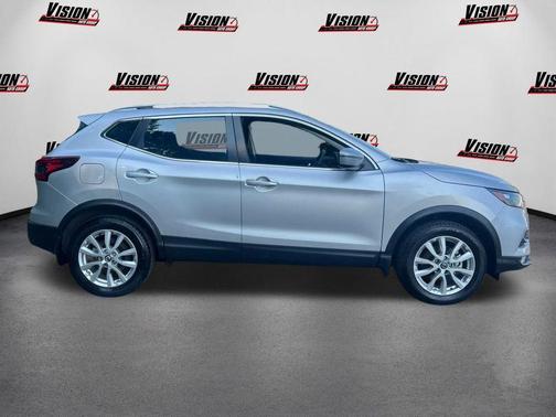 2022 Nissan Rogue Sport SV