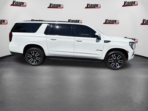 Summit White 2022 GMC Yukon XL AT4