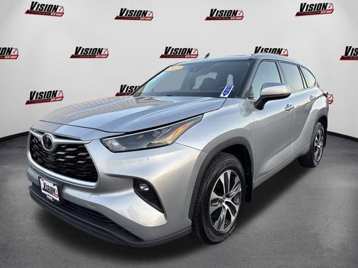 Celestial Silver Metallic 2022 Toyota Highlander XLE