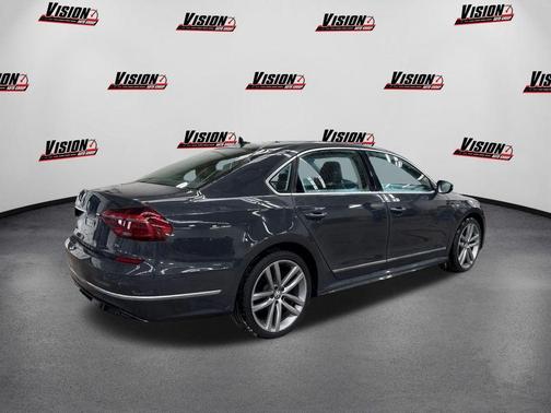 2017 Volkswagen Passat 1.8T R-Line