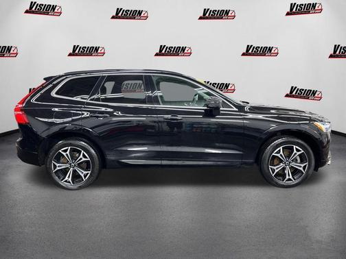 2022 Volvo XC60 B5 Momentum