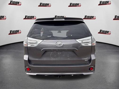 2020 Toyota Sienna SE