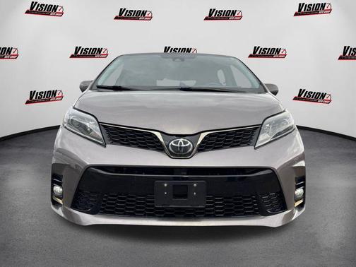 2020 Toyota Sienna SE