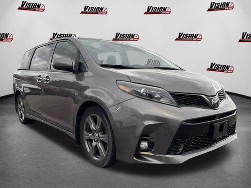 2020 Toyota Sienna SE