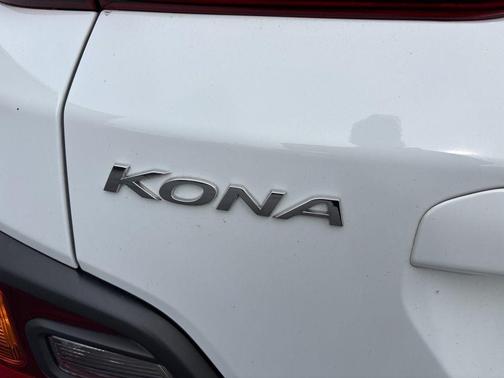 Chalk White 2021 Hyundai KONA SE